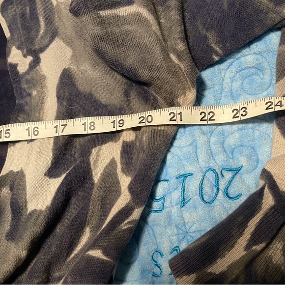 Vera Wang Watercolor Cardigan - Picture 6 of 7